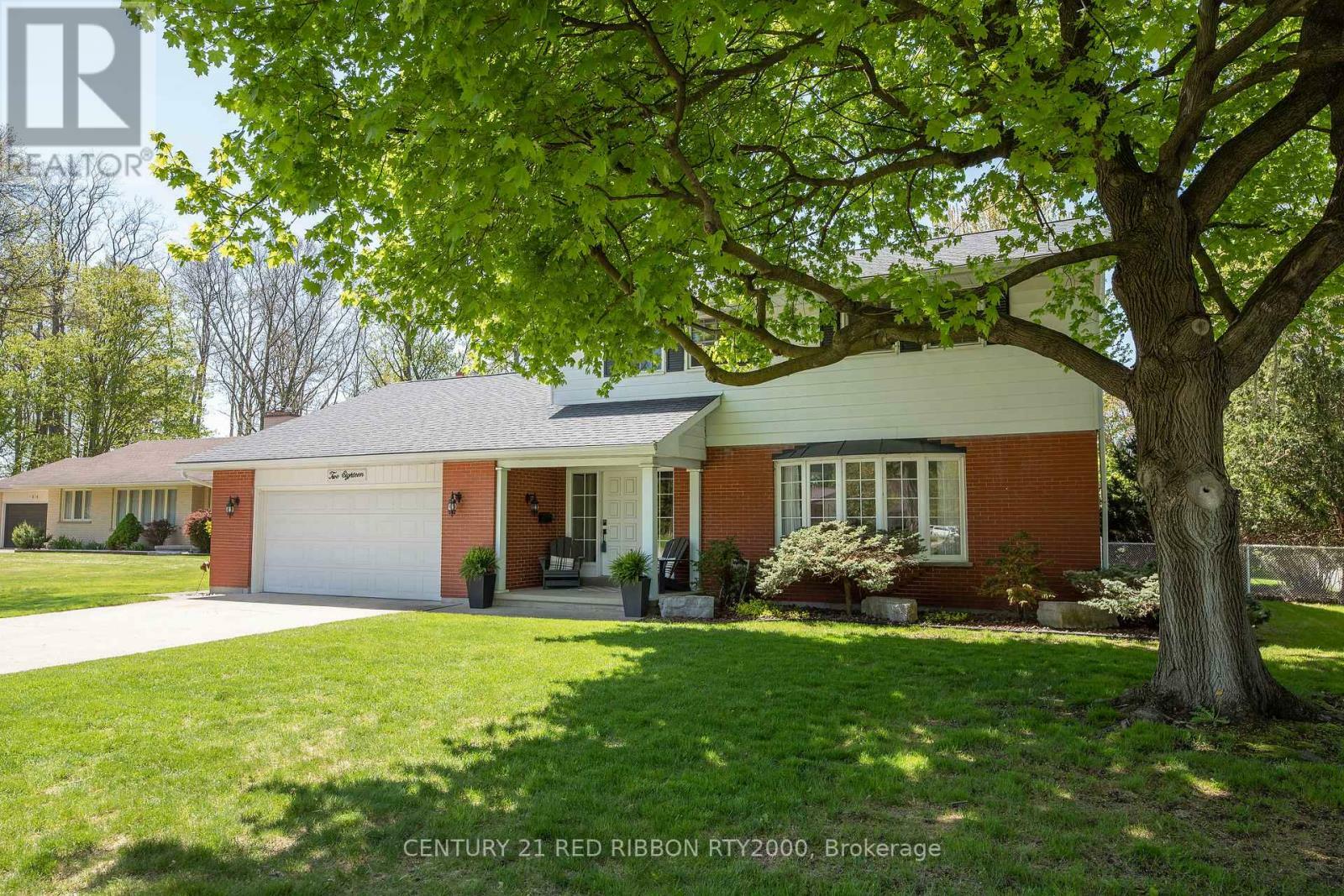 Photo de la propriété: 218 Riverview Drive ON N7G 2G3