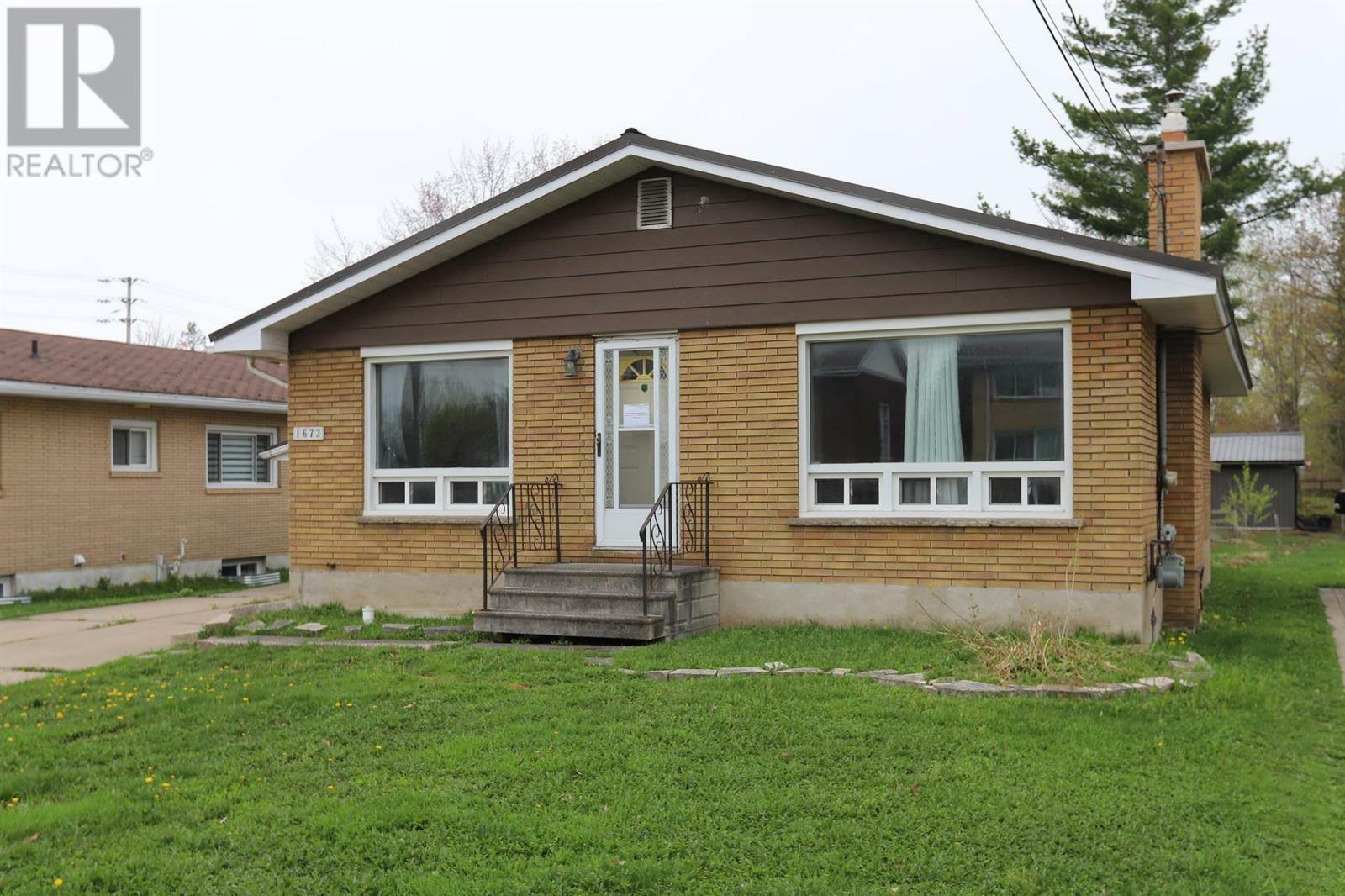 Property Photo: 1673 Wellington St E ON P6A 2S1