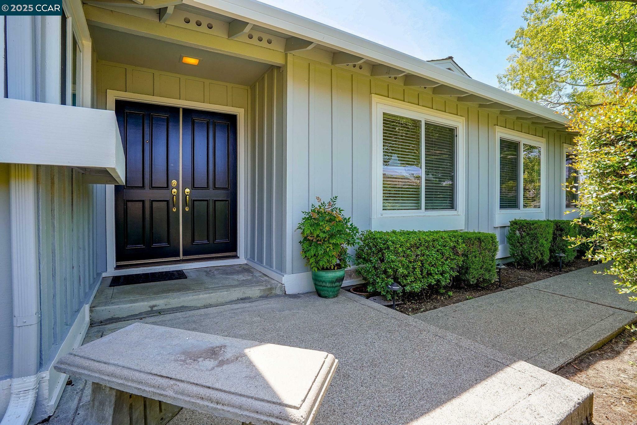 Property Photo: 562 Cambrian Way CA 94526