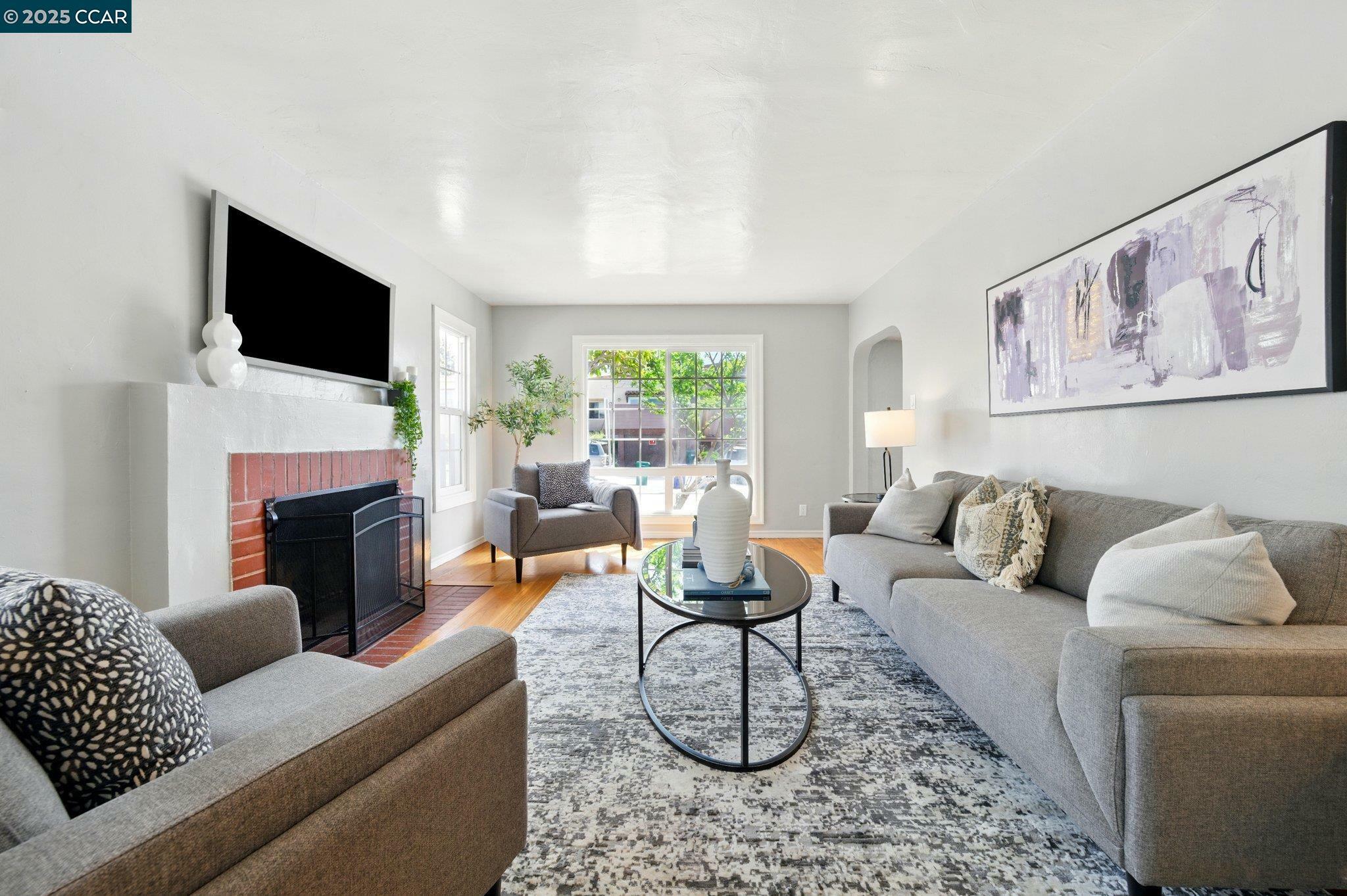 932 Pierce St  Albany CA 94706 photo