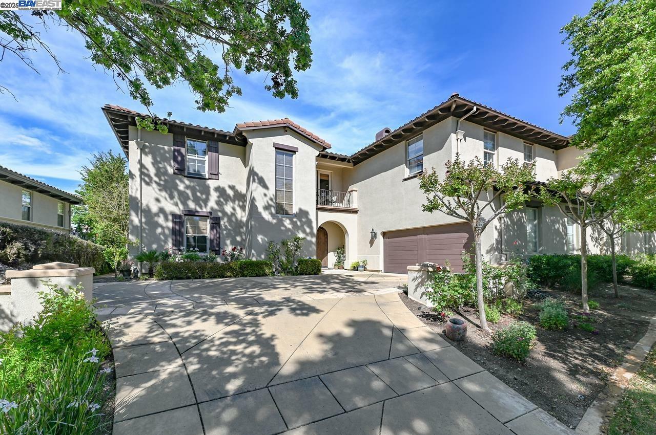 Property Photo: 3560 Ovella Way 8 CA 94566