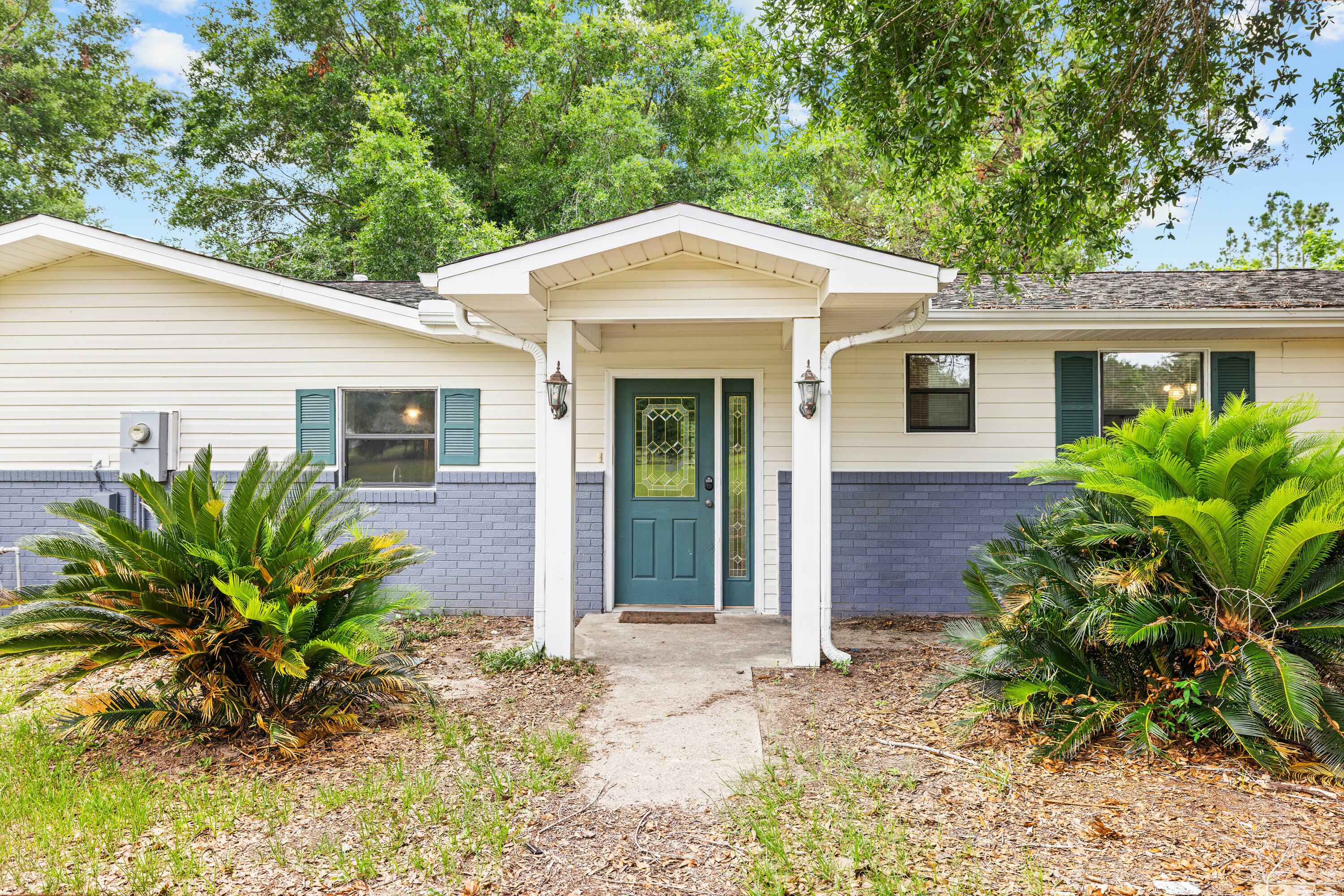 Property Photo: 540 John King Road FL 32539