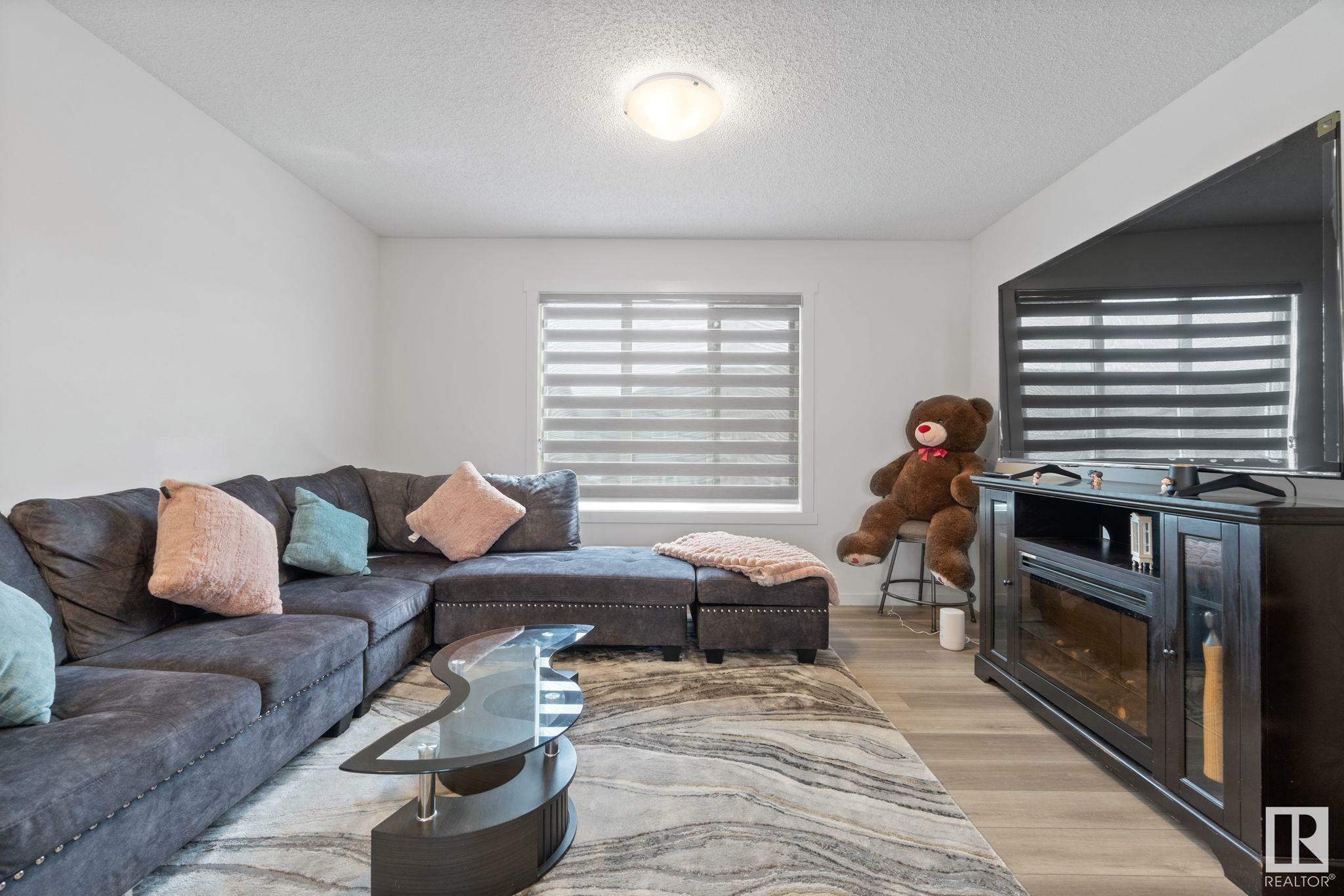 Photo de la propriété: 22727 84 Avenue NW AB T5T 4B4