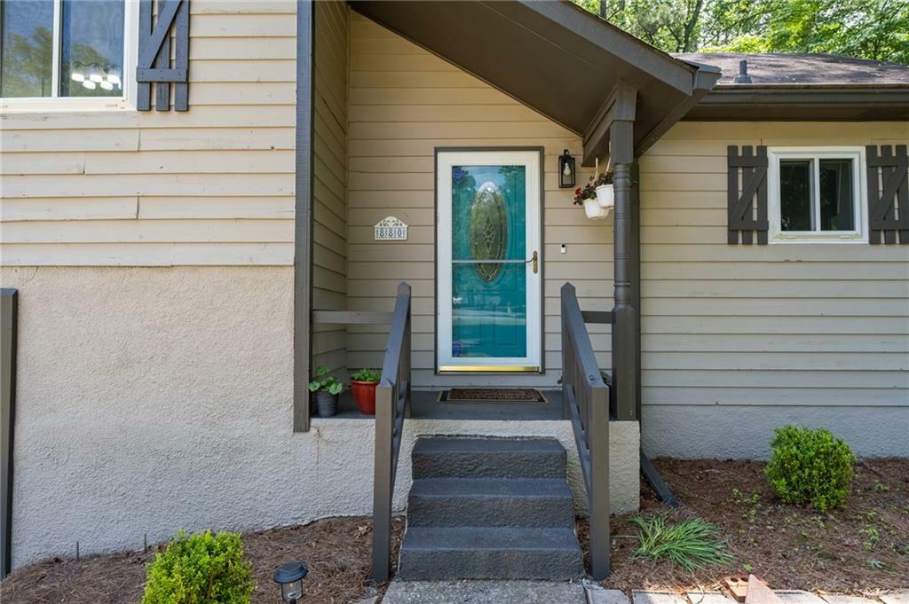 Property Photo: 880 Winfield Court SW GA 30060