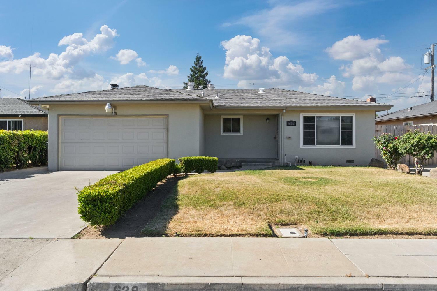 Property Photo: 638 W Dennis Drive CA 93612