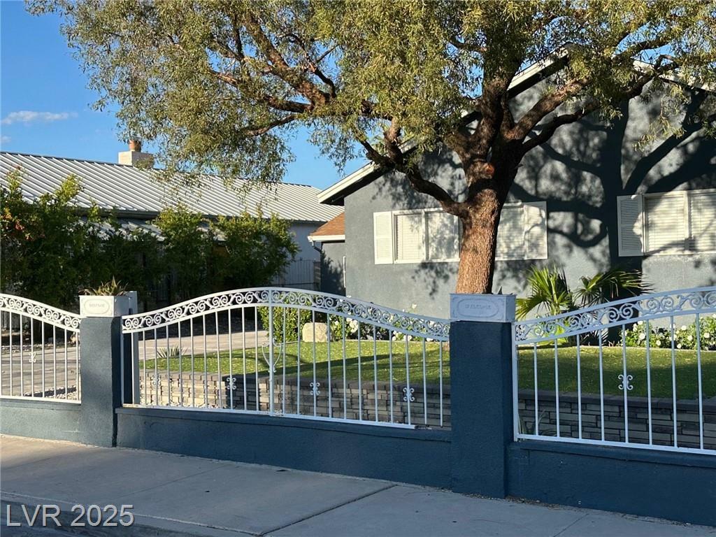 Property Photo: 504 Falcon Lane NV 89107