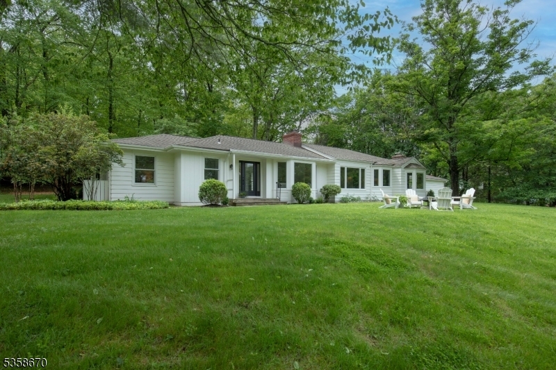 25 Highland Ave  Peapack Gladstone Boro NJ 07931 photo