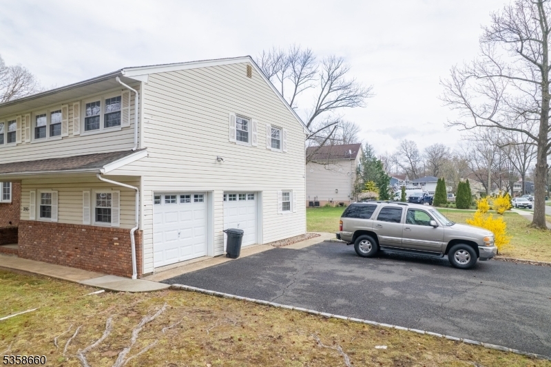 Property Photo: 293 Oak Ridge Rd NJ 07066