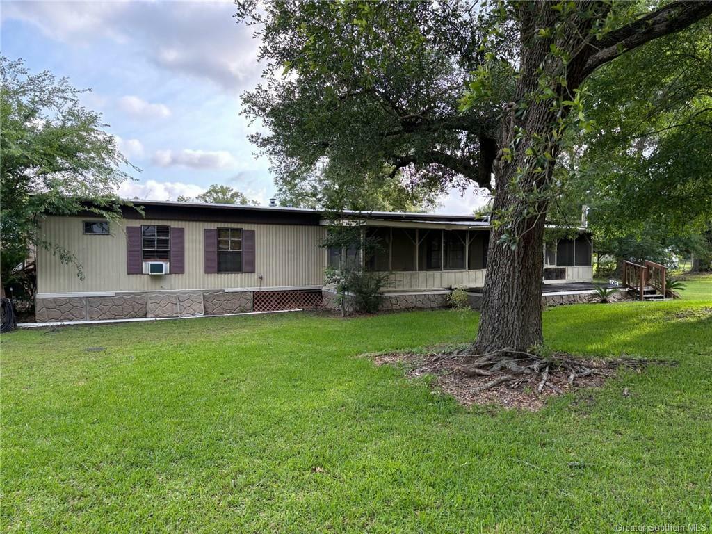 Property Photo: 1505 Garth Drive LA 70663