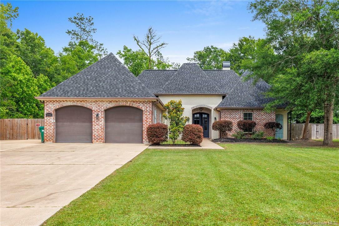 Property Photo: 2716 E Robinwood Drive LA 70611