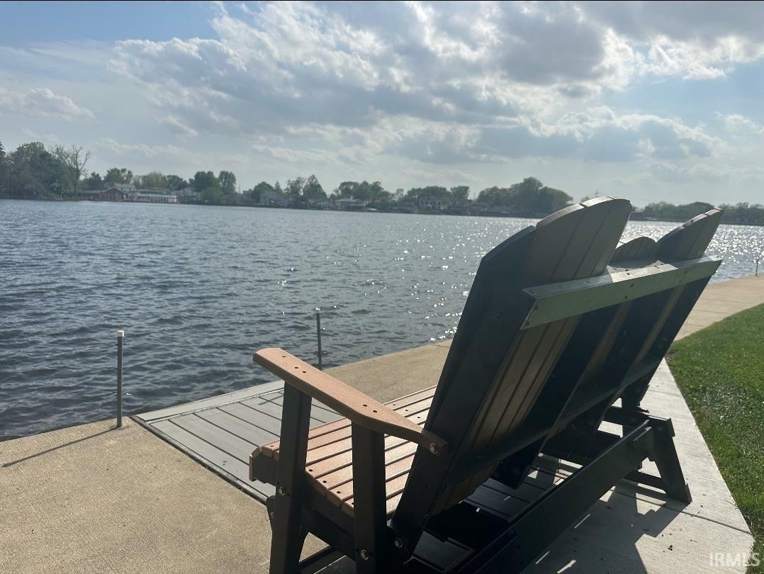 Property Photo: 1077 Greenleaf Boulevard 101 IN 46514