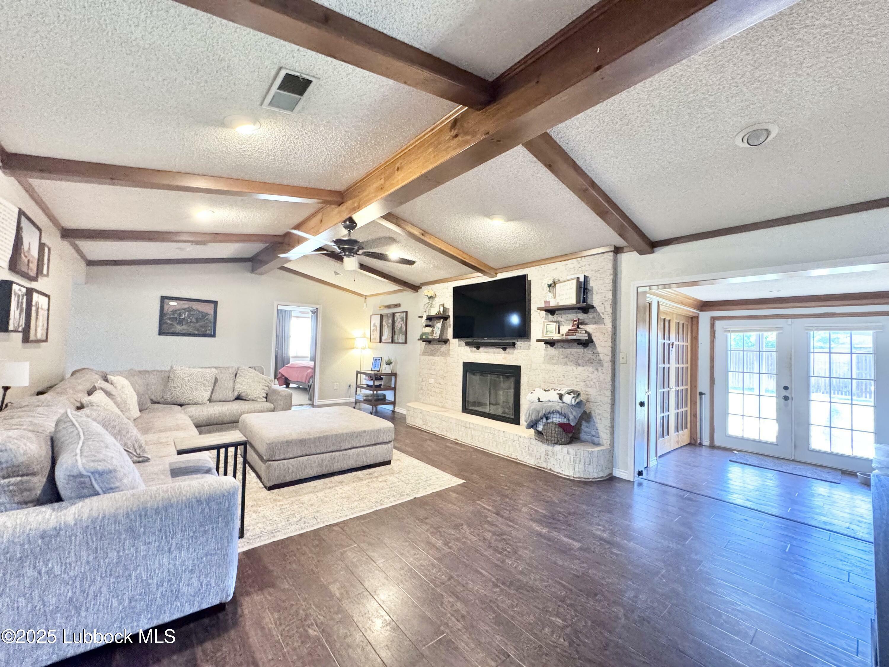 Property Photo: 914 W Lee Street TX 79235