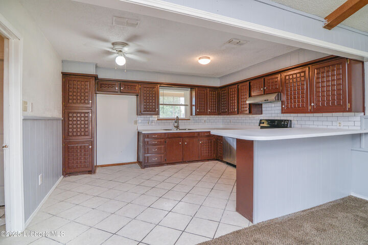 Property Photo: 8102 Avenue U TX 79423