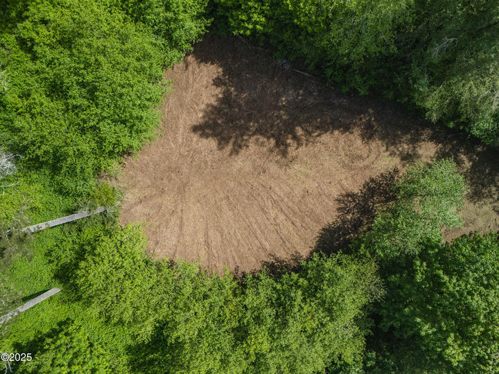 Property Photo: 2025 SE Alder Ln Drive OR 97391