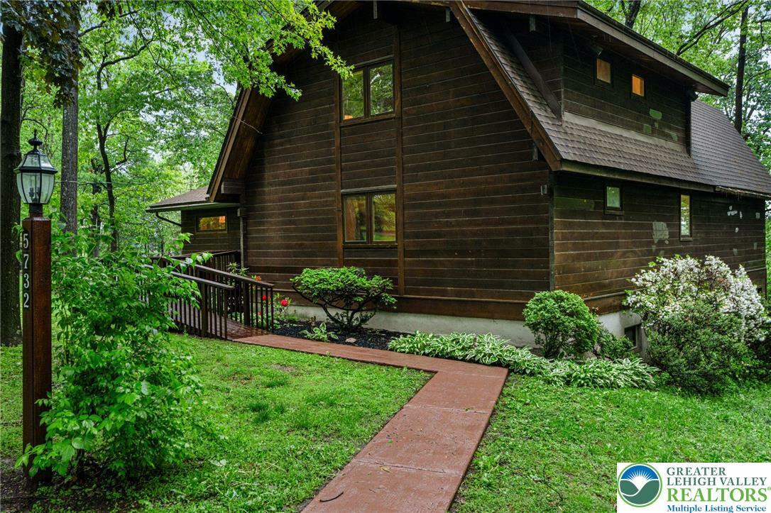 Property Photo: 5732 Shady Lane PA 18014
