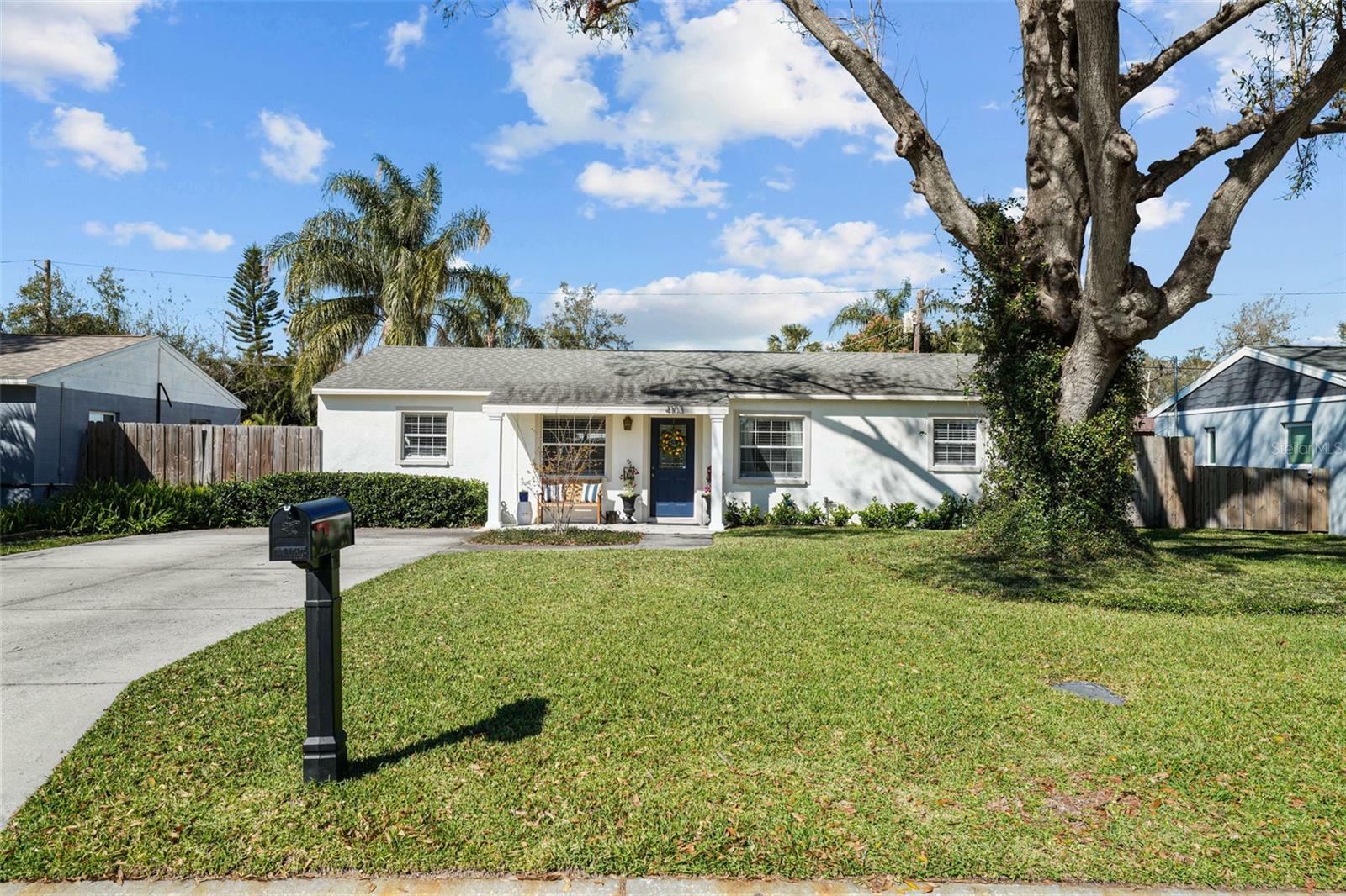 Property Photo: 4103 W Bay Villa Avenue FL 33611