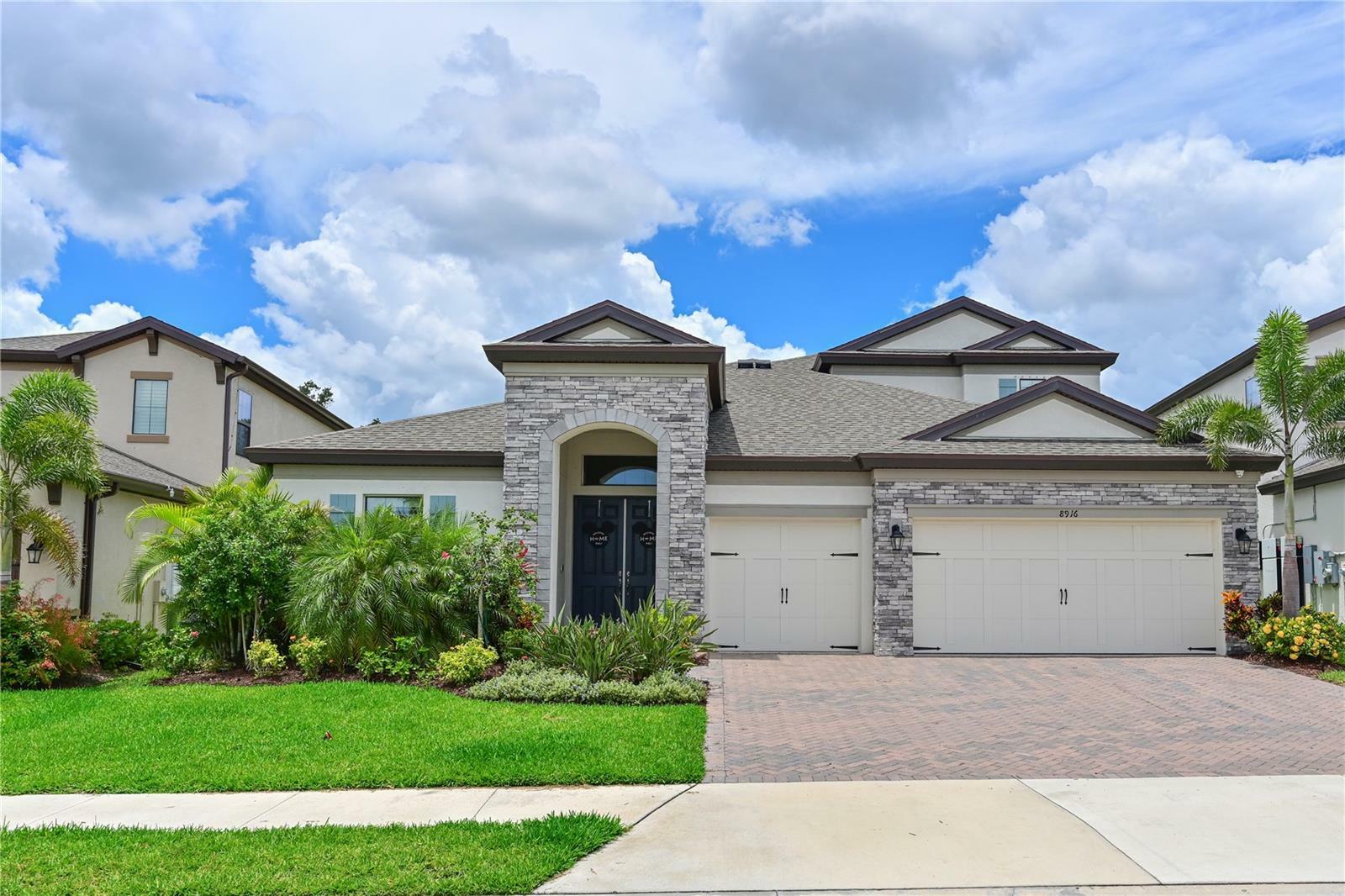 Property Photo: 8916 Isabella Circle FL 34219