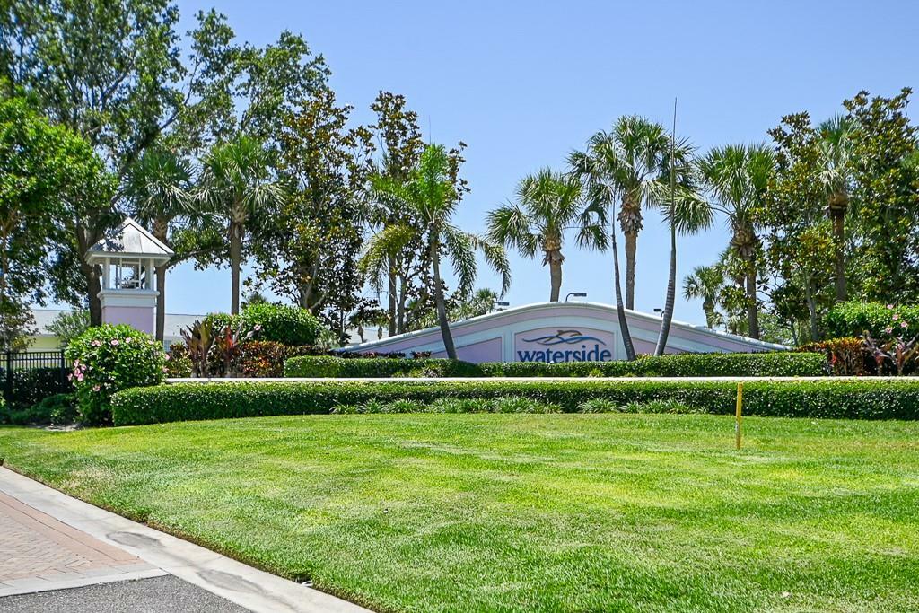 Property Photo: 5042 Coquina Key Drive SE FL 33705