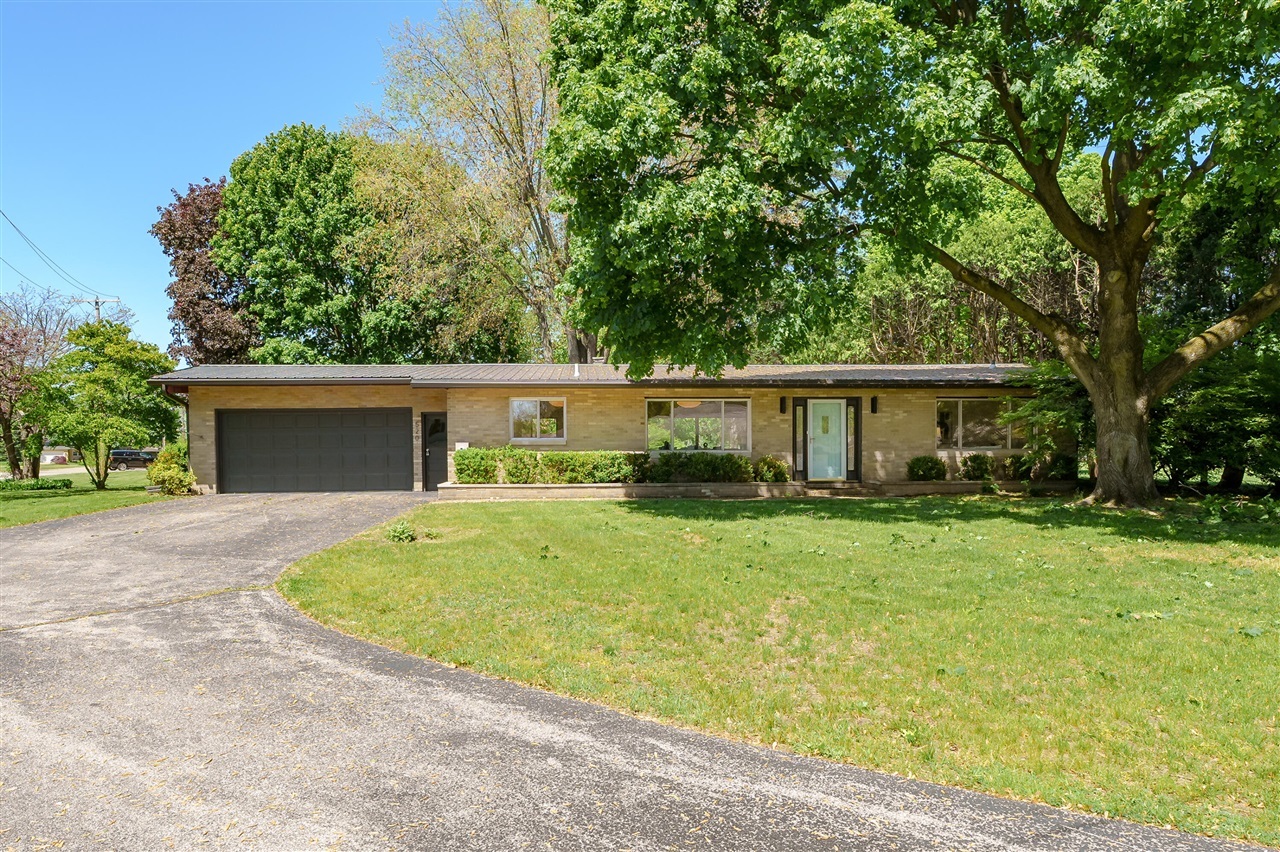 520 N West Street  Coloma MI 49038 photo