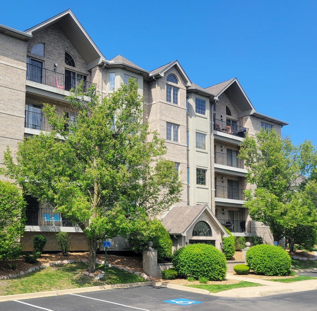 Property Photo: 11910 Windemere Court 304 IL 60467