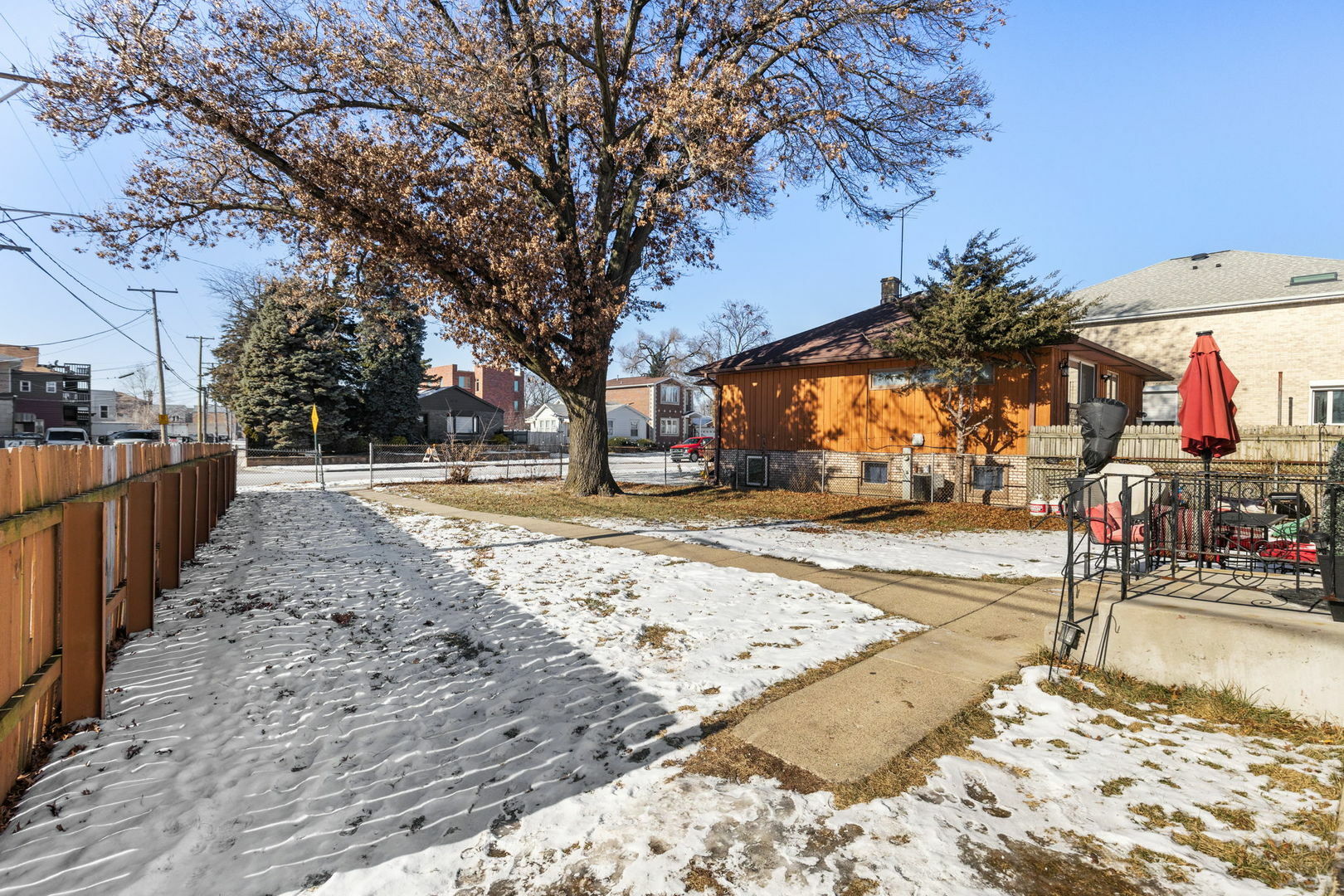 Property Photo: 2701 N Hessing Street IL 60171