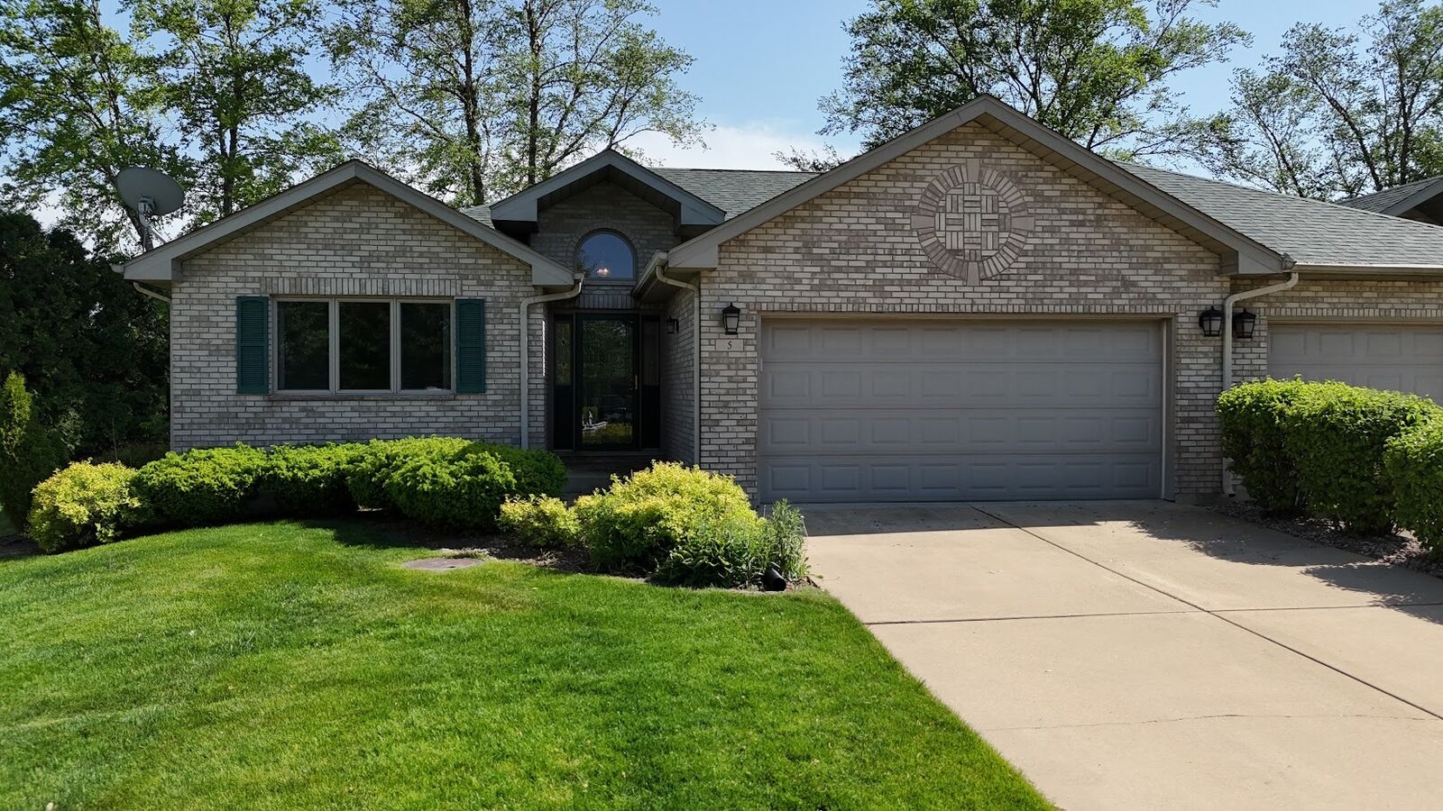 Property Photo: 5 Hilgert Court IL 60940