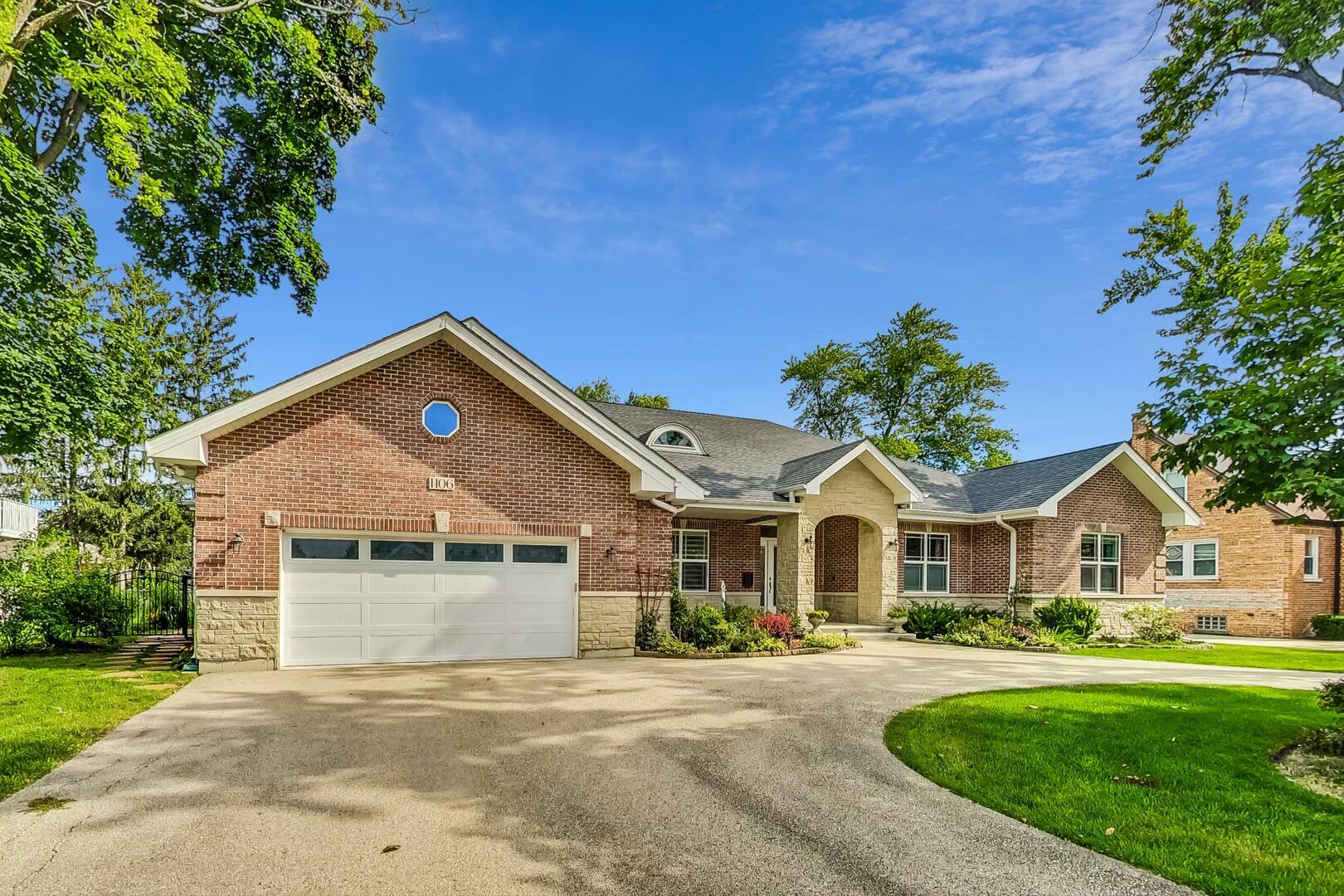 Property Photo: 1106 W Wing Street IL 60005