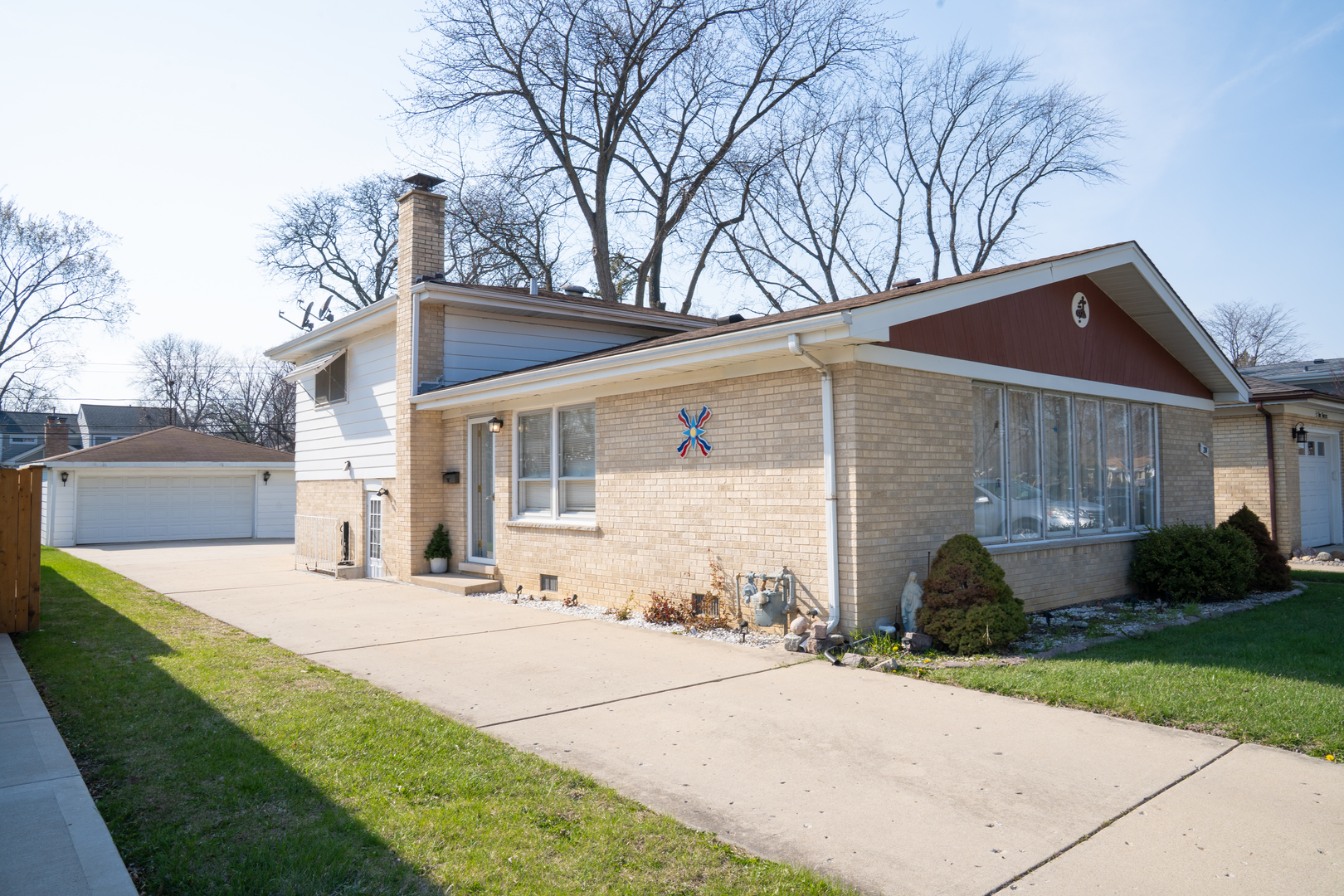 Property Photo: 214 S Mount Prospect Road IL 60056