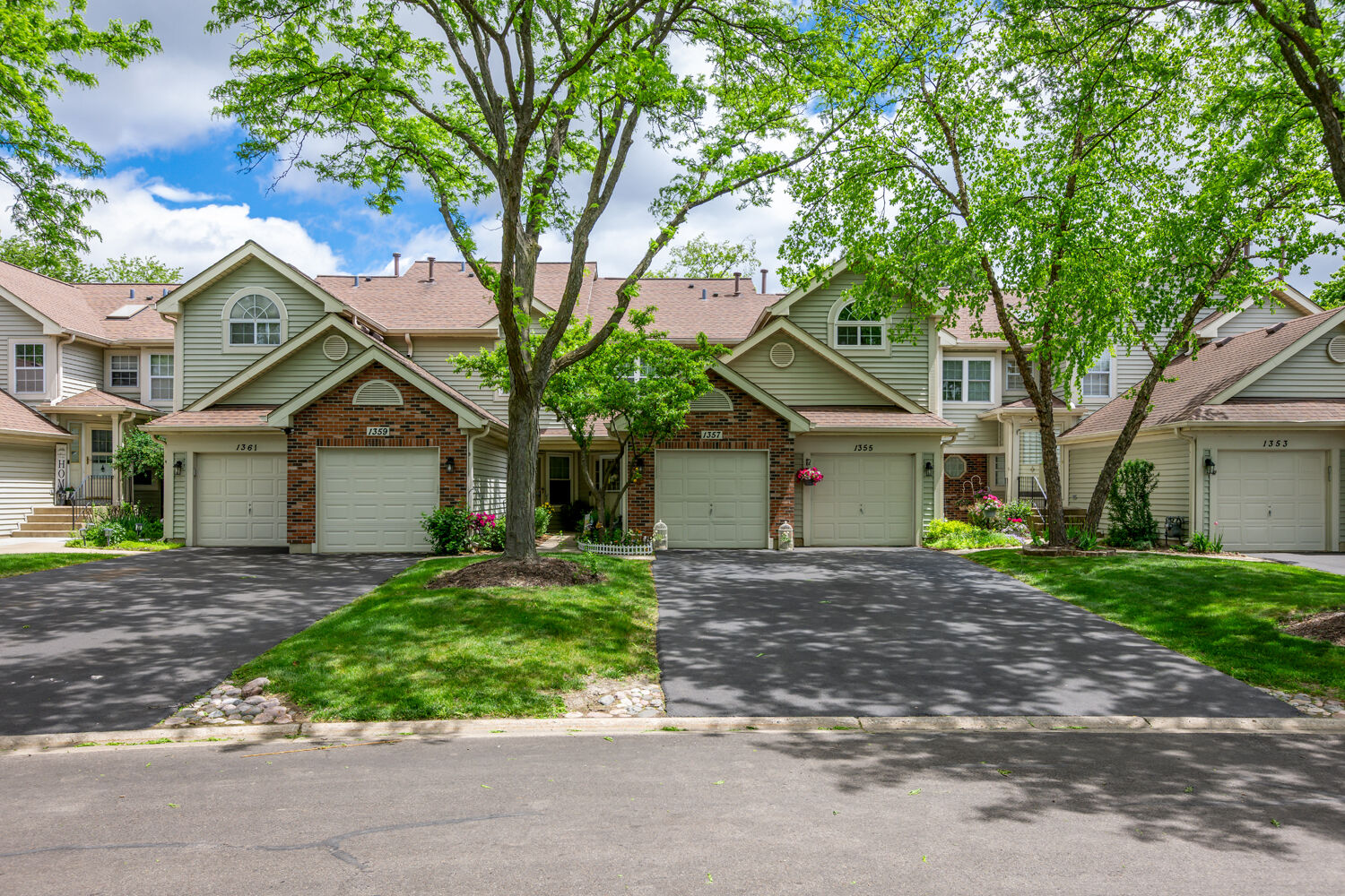 Property Photo: 1357 Coldspring Road IL 60188