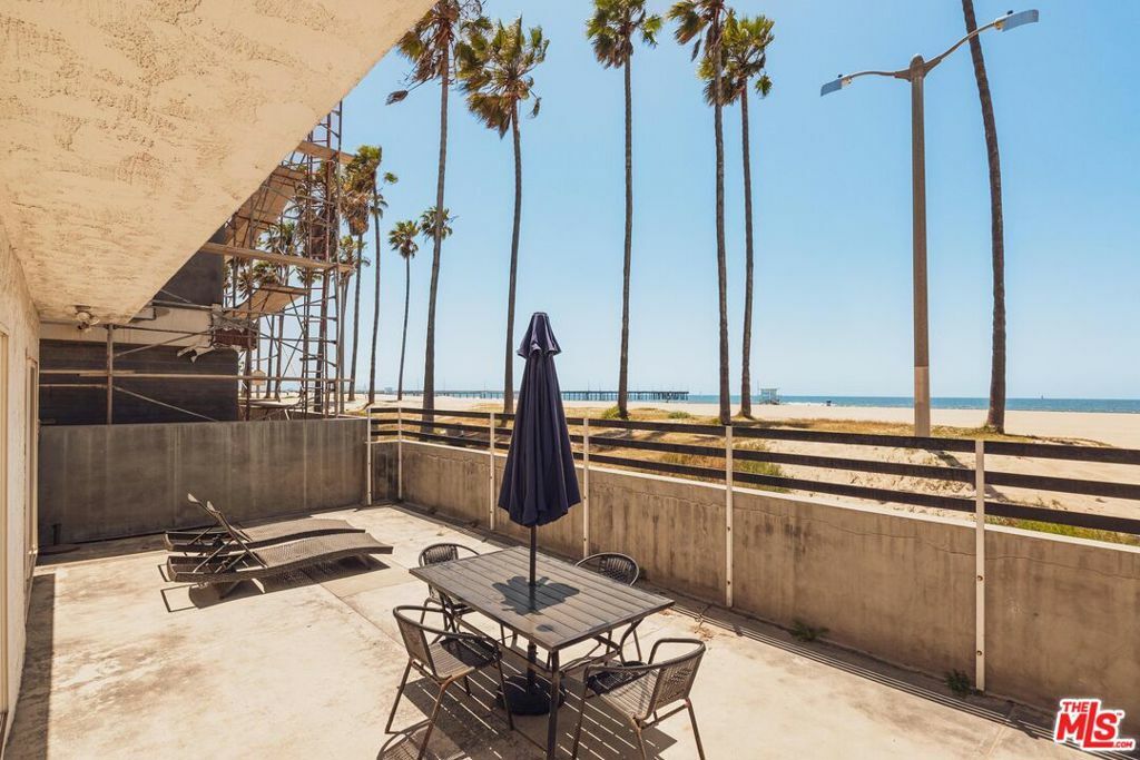 Property Photo: 2609 Ocean Front Walk CA 90291