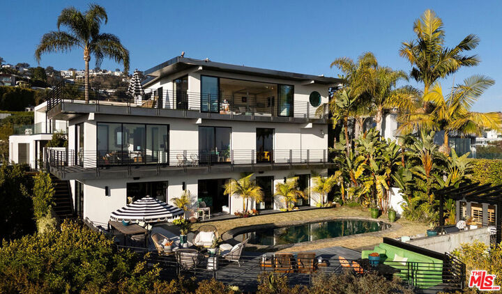 1501 Viewsite Terrace  Los Angeles CA 90069 photo