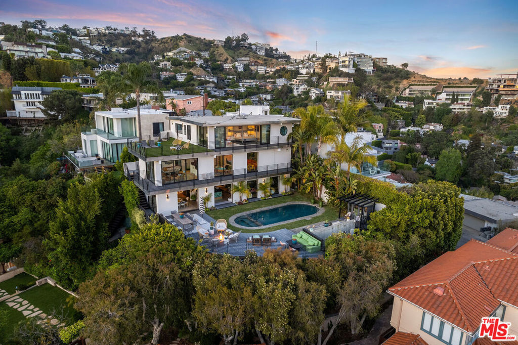 Property Photo: 1501 Viewsite Terrace CA 90069