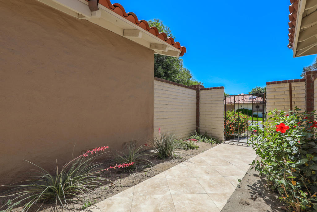 Property Photo:  352 Villena Way  CA 92260 