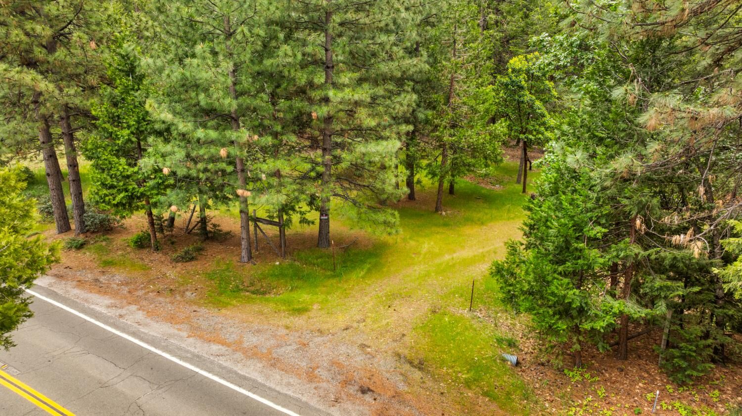 Property Photo: 14647 Banner Quaker Hill Road CA 95959