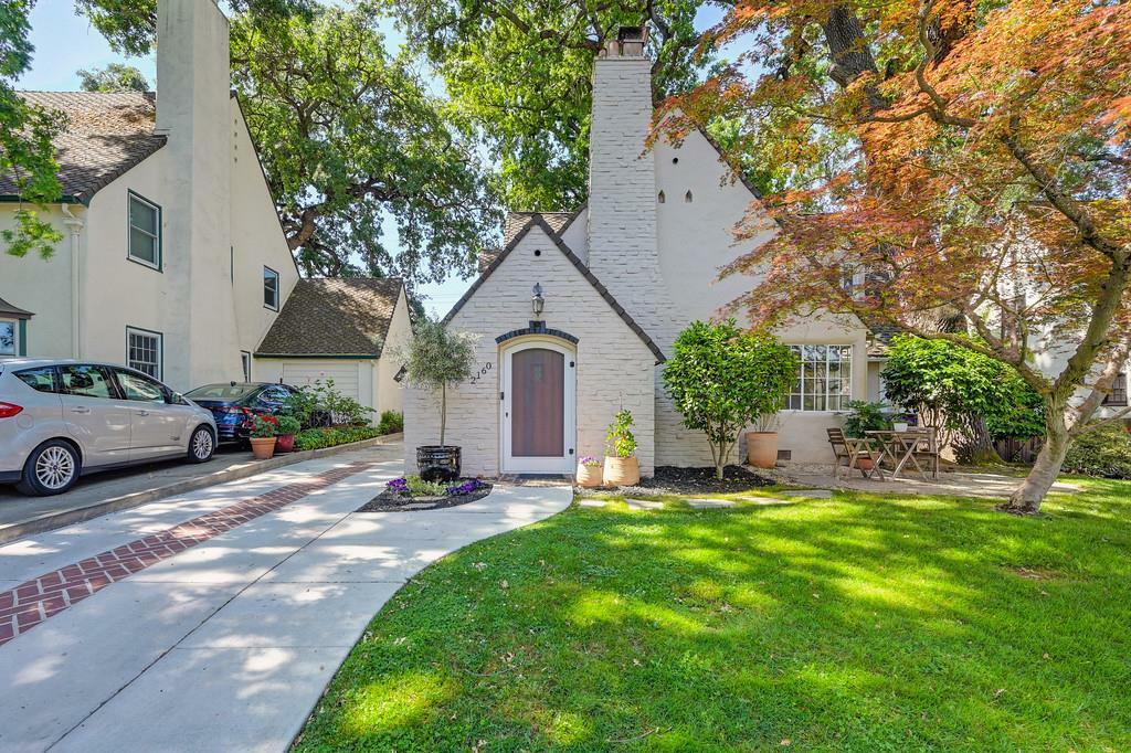 Property Photo: 2160 Markham Way CA 95818