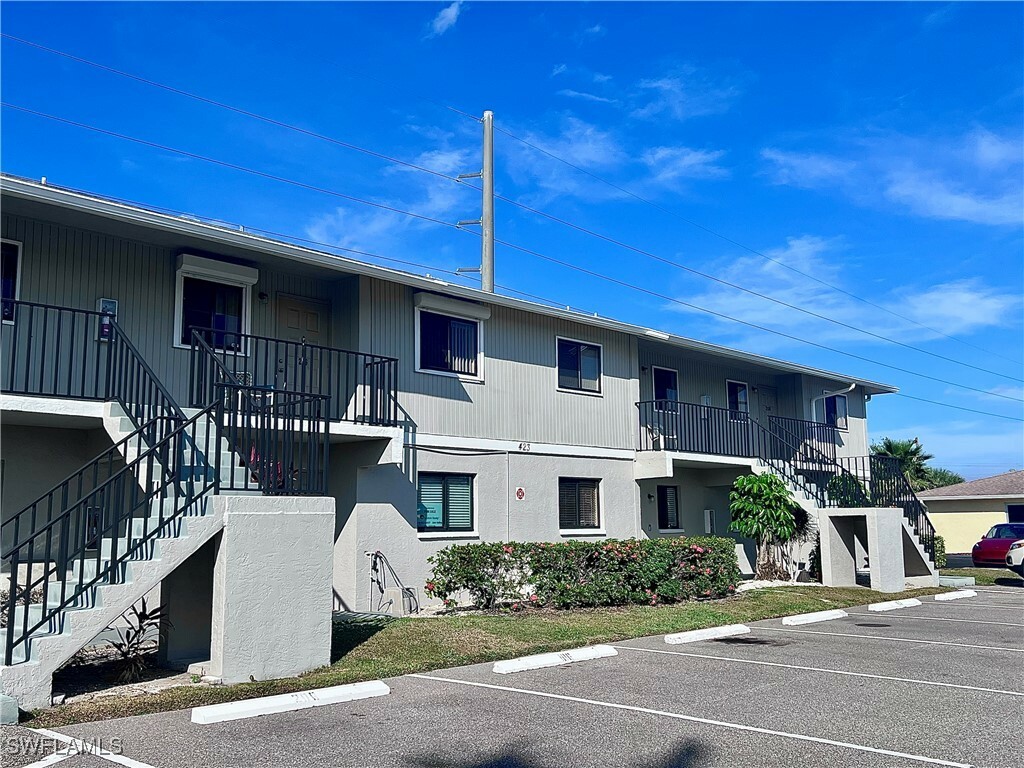 Property Photo:  423 Cape Coral Parkway W 103  FL 33914 