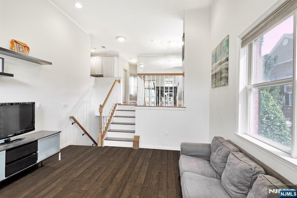 Property Photo:  403 Kingston Court  NJ 07093 