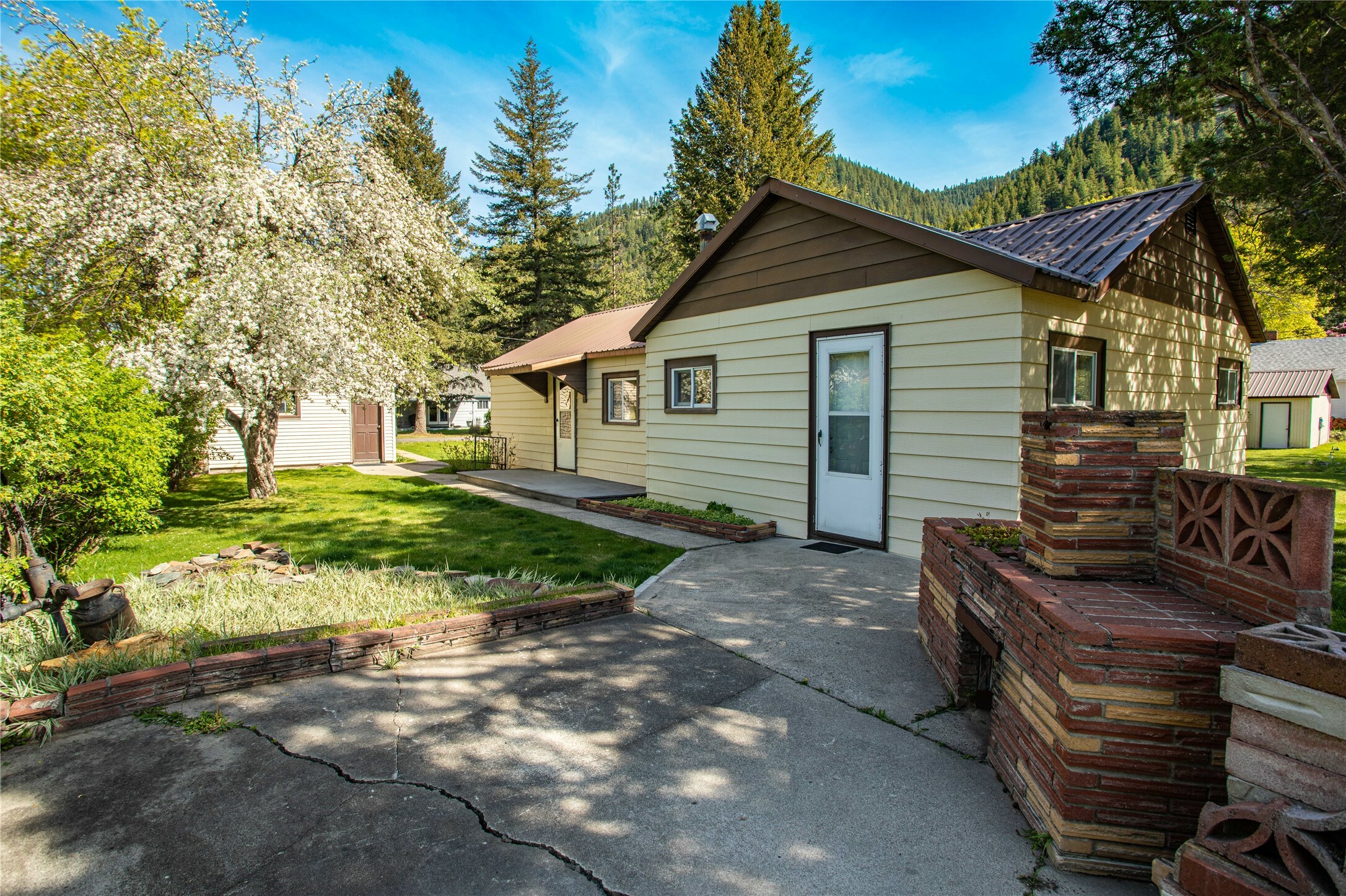 Property Photo: 10225 Shady Lane MT 59823