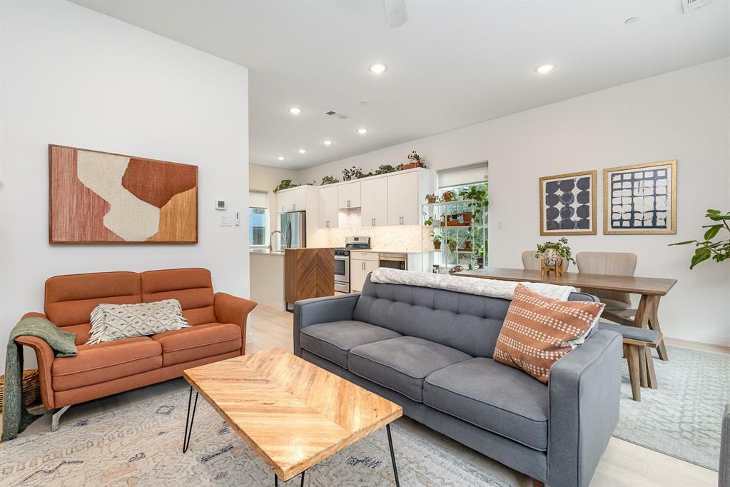 Property Photo: 427 W 10th Street 803 TX 75208