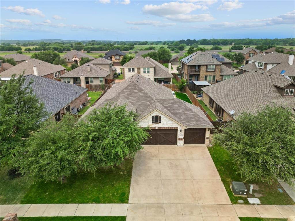 Property Photo: 827 Silverthorne Drive TX 76028