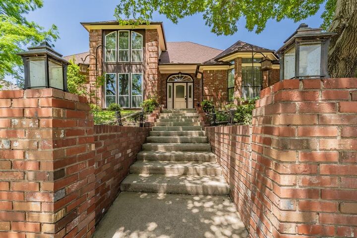 Property Photo:  707 Kyle Drive  TX 76011 