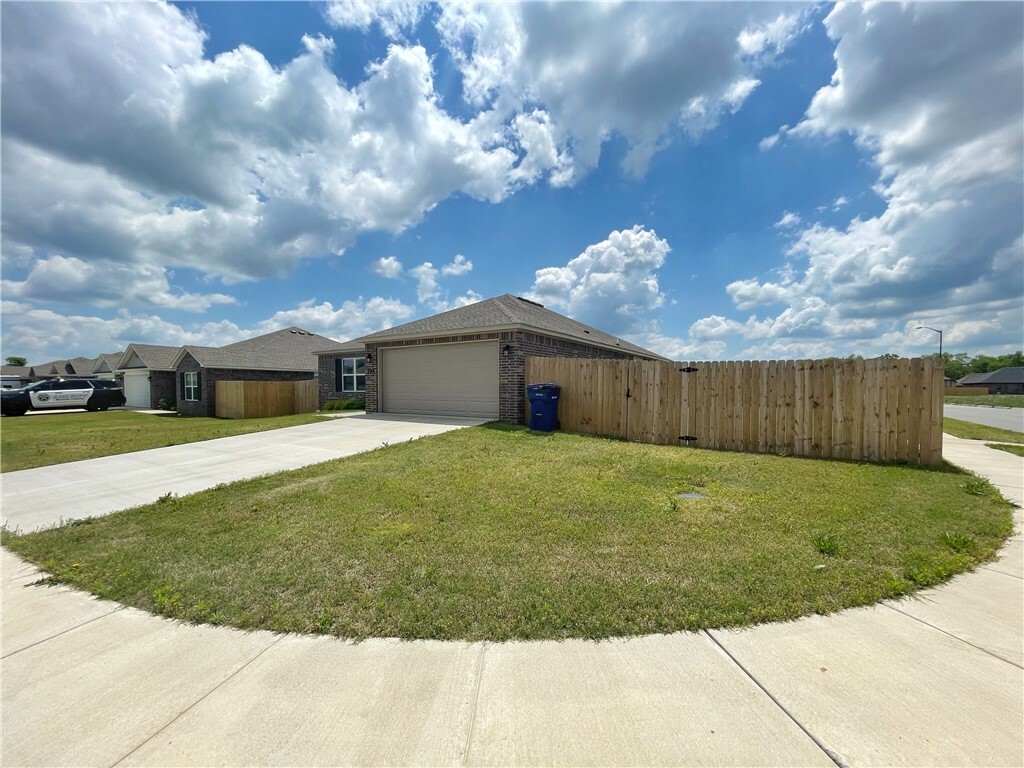 Property Photo:  904 W Tanner Drive  AR 72761 