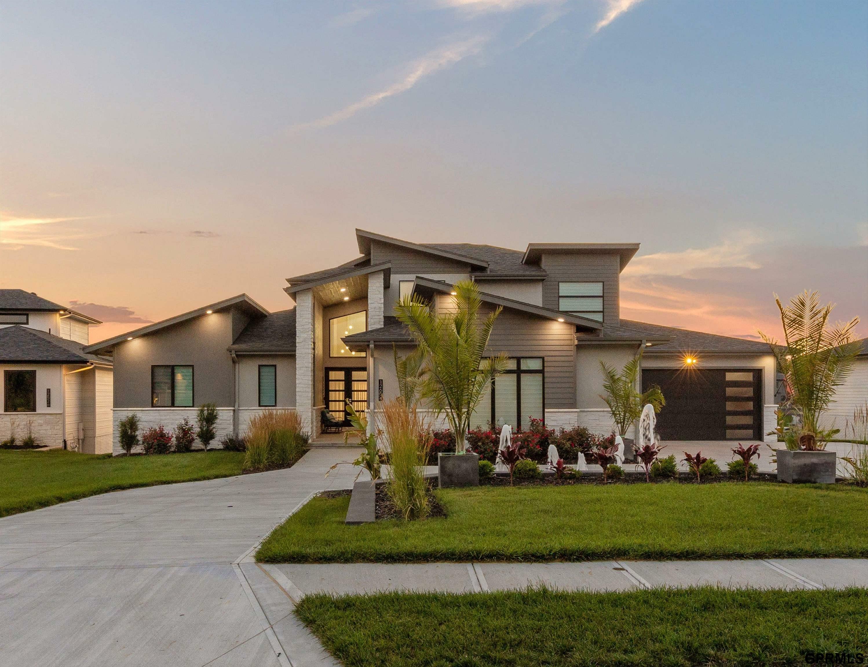 Property Photo: 12604 N 178th Circle NE 68007