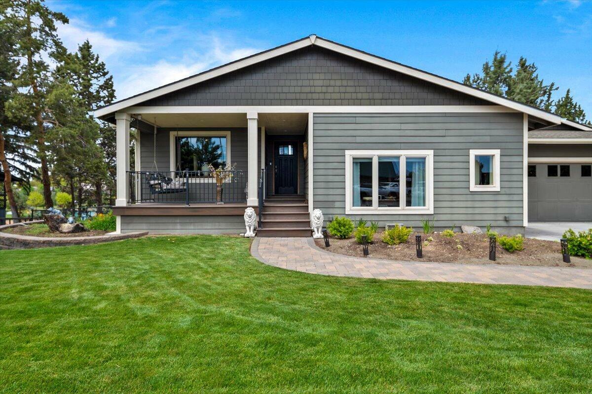 Property Photo: 1725 SW Parkway Drive OR 97756