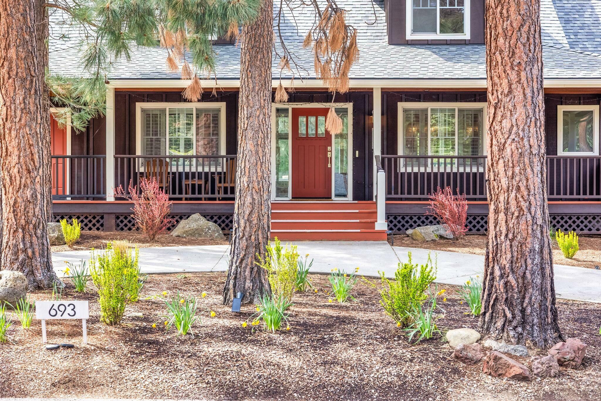 Property Photo: 693 E Tyler Avenue OR 97759