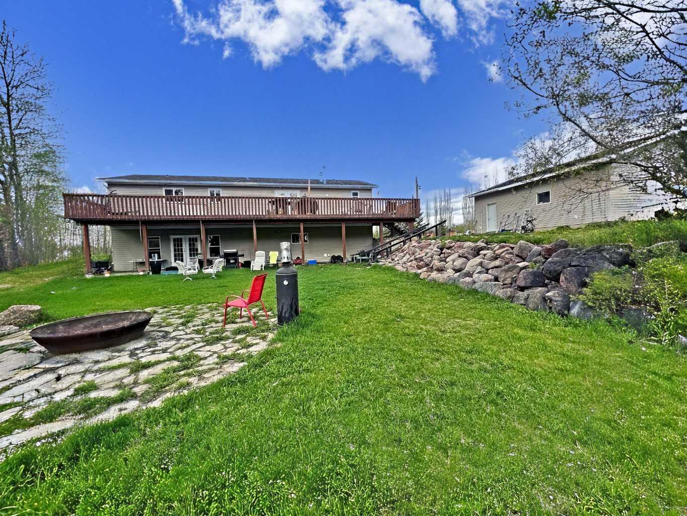 Property Photo:  124062 Township Road 593A  AB T7S 2A2 