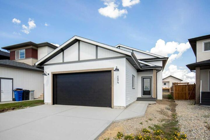 154 Norseman Close  Penhold AB T0M 1R0 photo