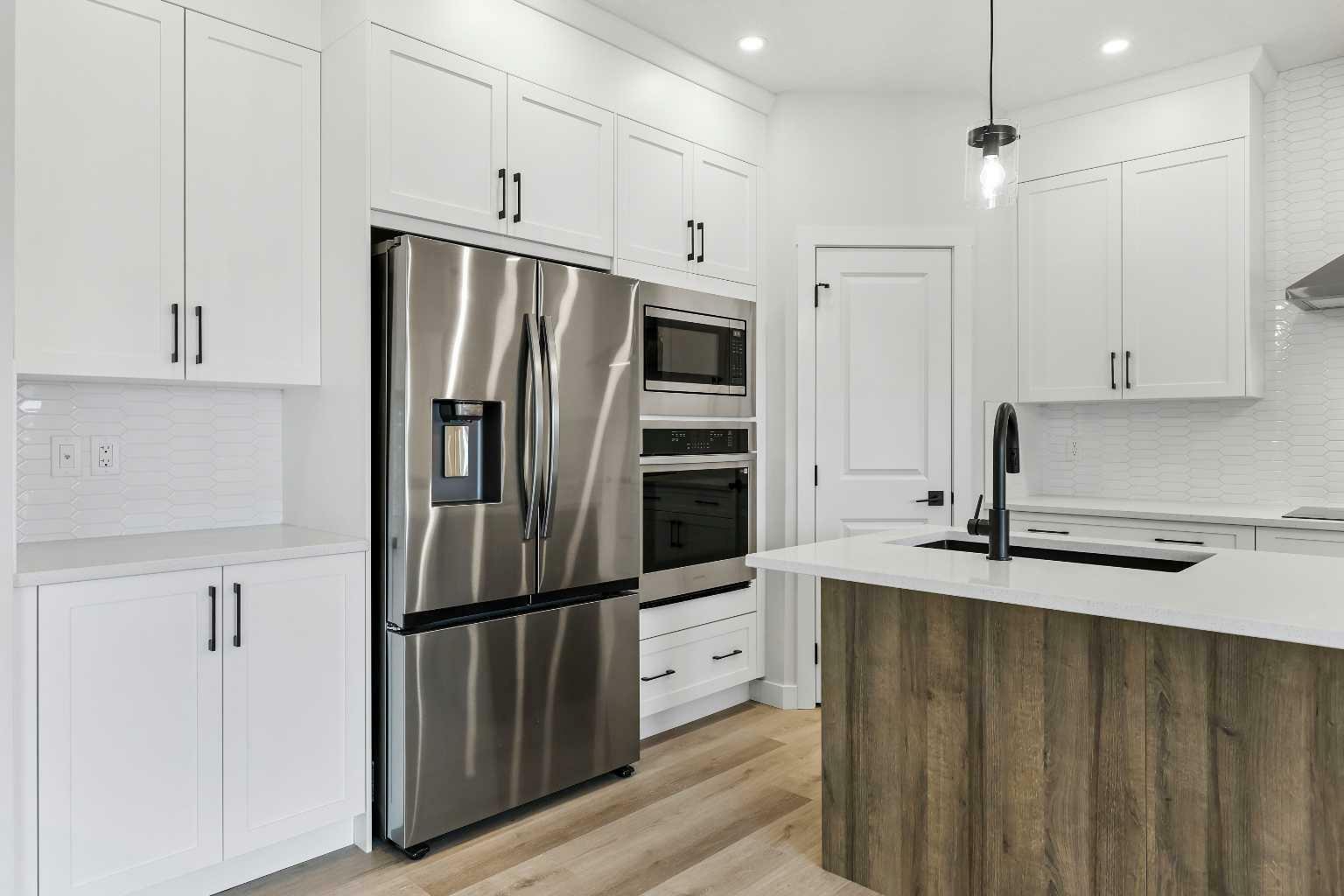 Property Photo: 3672 Bayside Boulevard SW AB T4B 5R6
