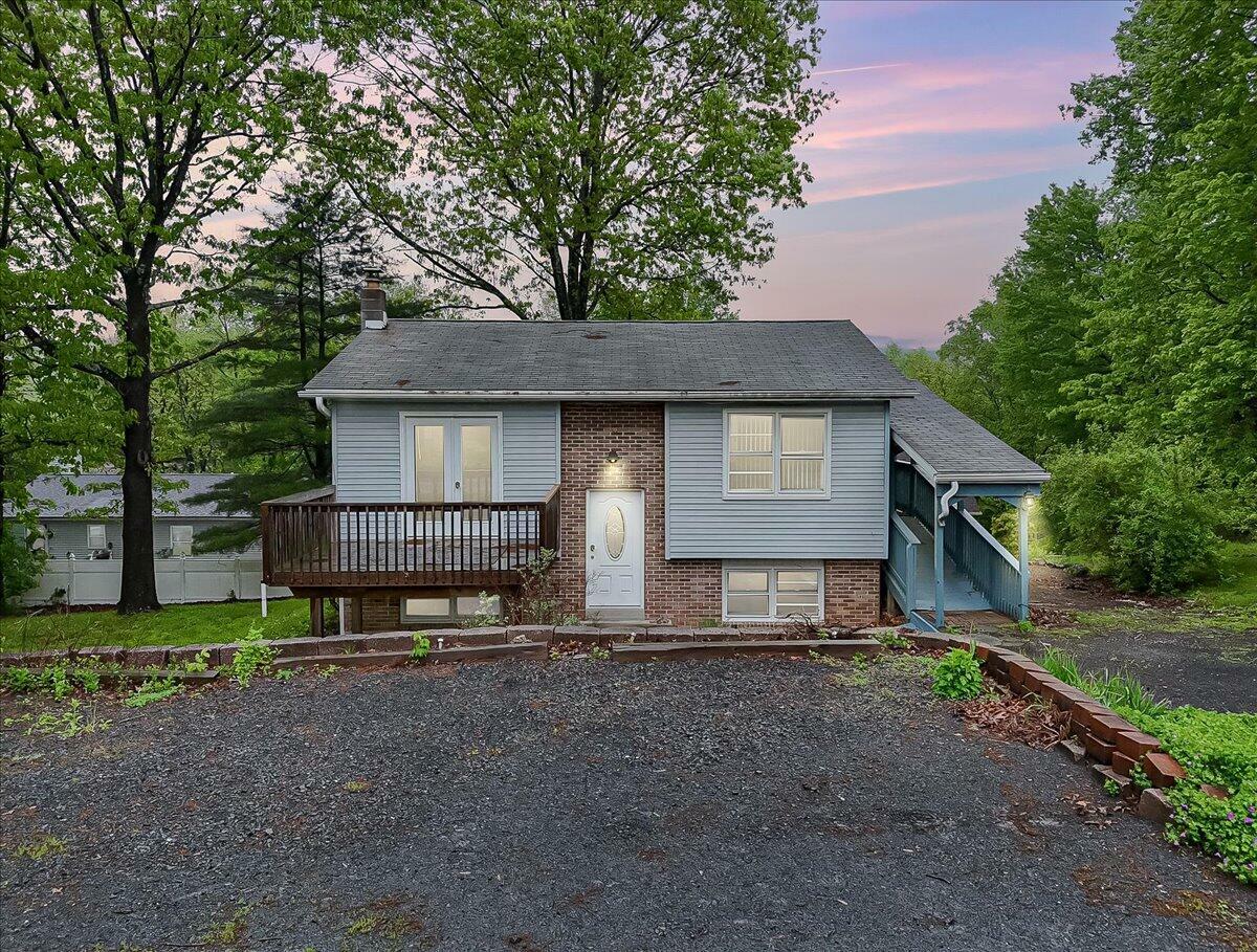 Property Photo: 146 Azalea Drive PA 18301