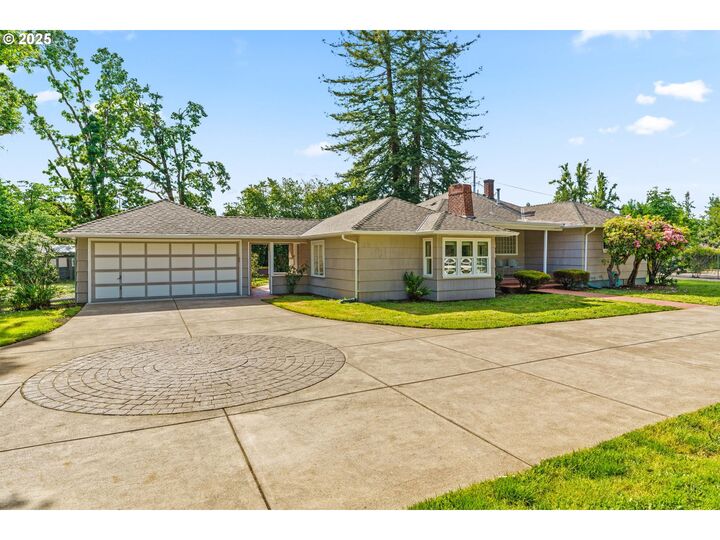 Property Photo: 85622 Jasper Park Rd OR 97455